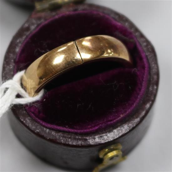 A 19th century gold poison/locket ring, size H.